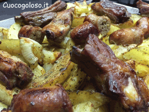 costine-e-salsicce-al-forno-con-patate-saporite.4-300x225 Costine e Salsicce al Forno con Patate Saporite