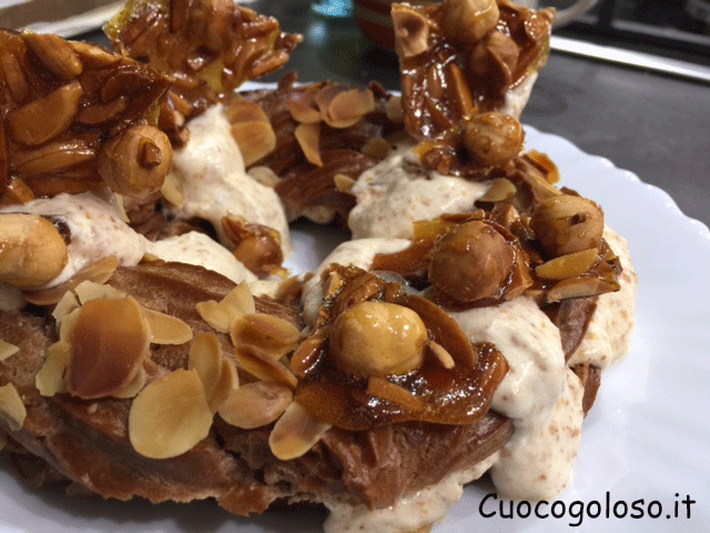 Paris-Brest-al-Cacao-con-Crema-Chantilly-al-Croccante-di-Nocciole.6 Paris Brest al Cacao con Crema Chantilly al Croccante di Nocciole