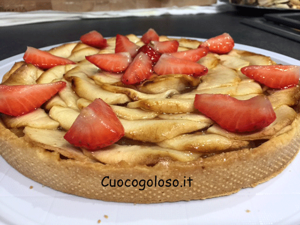 crostata-con-mele-e-fragole.4 Crostata di Frolla all’Arancia con Mele e Fragole Fresche