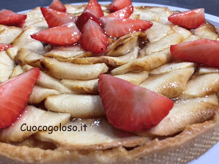 crostata-con-mele-e-fragole.6 Crostata di Frolla all’Arancia con Mele e Fragole Fresche