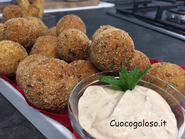 crocchette-di-quinoa-e-zucchine11 Polpette di Quinoa e Zucchine con Cuore di Scamorza Filante