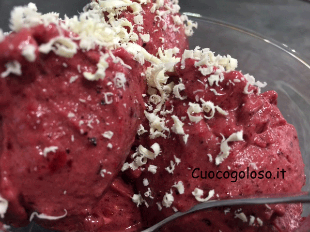 gelato-banana-e-frutti-di-bosco6 Gelato Furbo con Banana e Frutti di Bosco