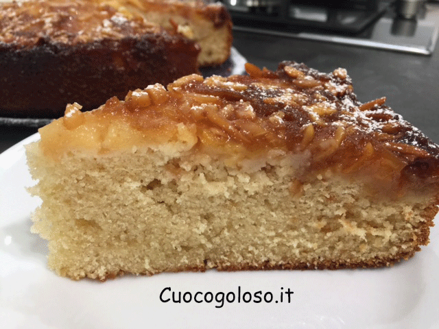 torta-capovolta-di-pere.2 Torta Capovolta con Pesche Caramellate e Mandorle