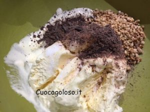 muffin-con-gelato-alla-crema-frutta-secca-e-cioccolato.2-300x225 Muffin al Gelato alla Crema con Frutta Secca e Cioccolato