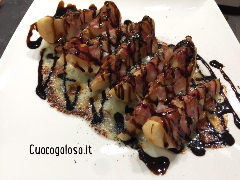 9012480D-5A71-4C45-B2B0-0541192510E2-1024x768 Spicchi di Pera vestiti a Festa