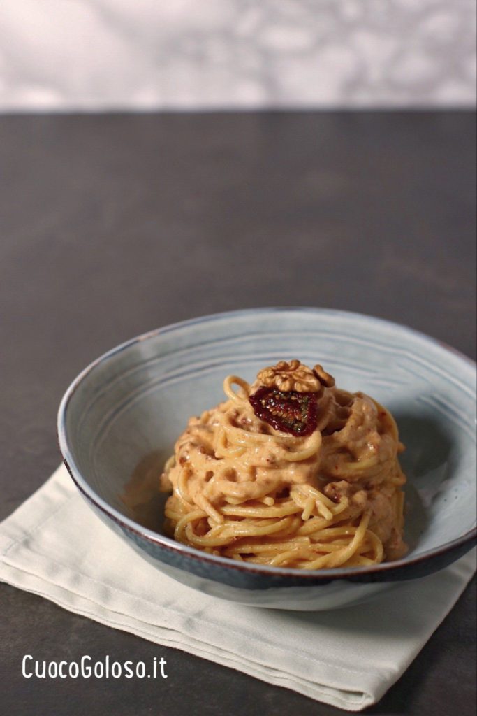 37B9D89A-3584-41A4-AAC0-030F85B98E0E-683x1024 Spaghetti con pesto di Noci e Pomodori Secchi