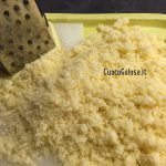 89102DBD-B813-4227-9472-03C46744431D-150x150 Bignè Mimosa dal Cuore di Cremoso al Cioccolato e Lampone, ricoperto da Ganache al Cioccolato Bianco al Karkadè e Pan di Spagna
