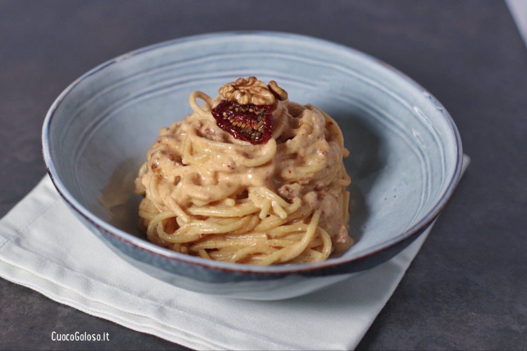 A85ADA0C-FB31-4746-AB13-BD9675B50BBF-1024x683 Spaghetti con pesto di Noci e Pomodori Secchi