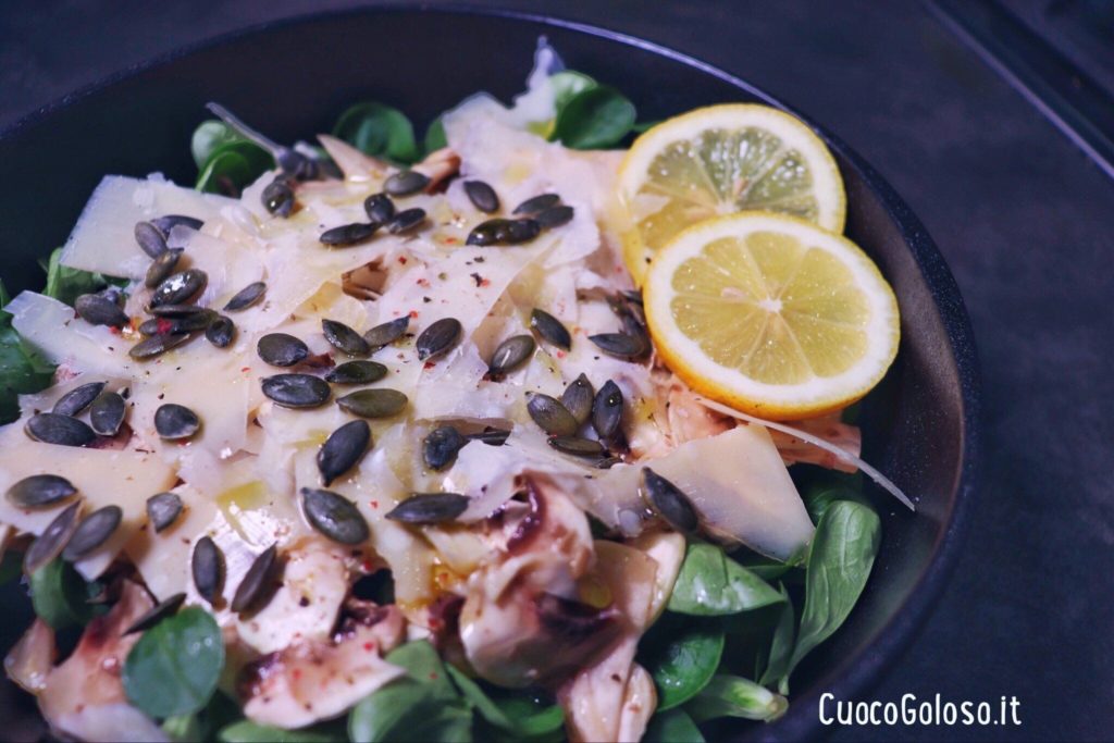 D7791E1C-8DF7-4B3A-915B-1620218FD39D-1024x683 Insalata di Champignon e Soncino con Parmigiano Reggiano e Semi di Zucca