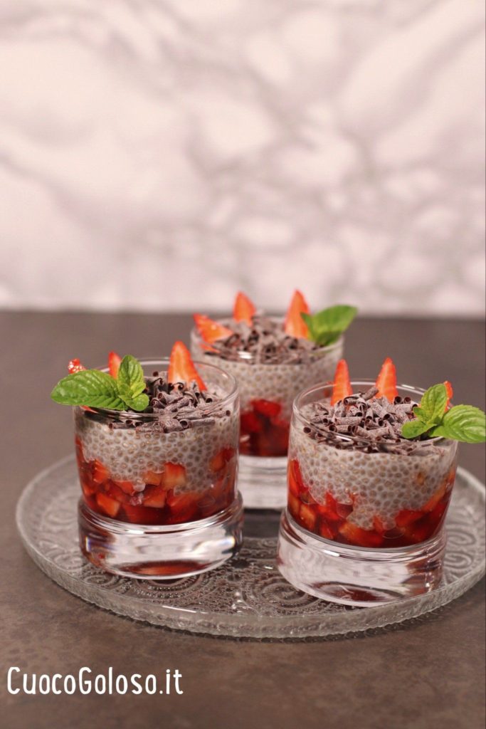 41C2B013-49DF-4848-B716-2DB97DD0E134-683x1024 Chia Pudding con Fragole e Riccioli di Cioccolato