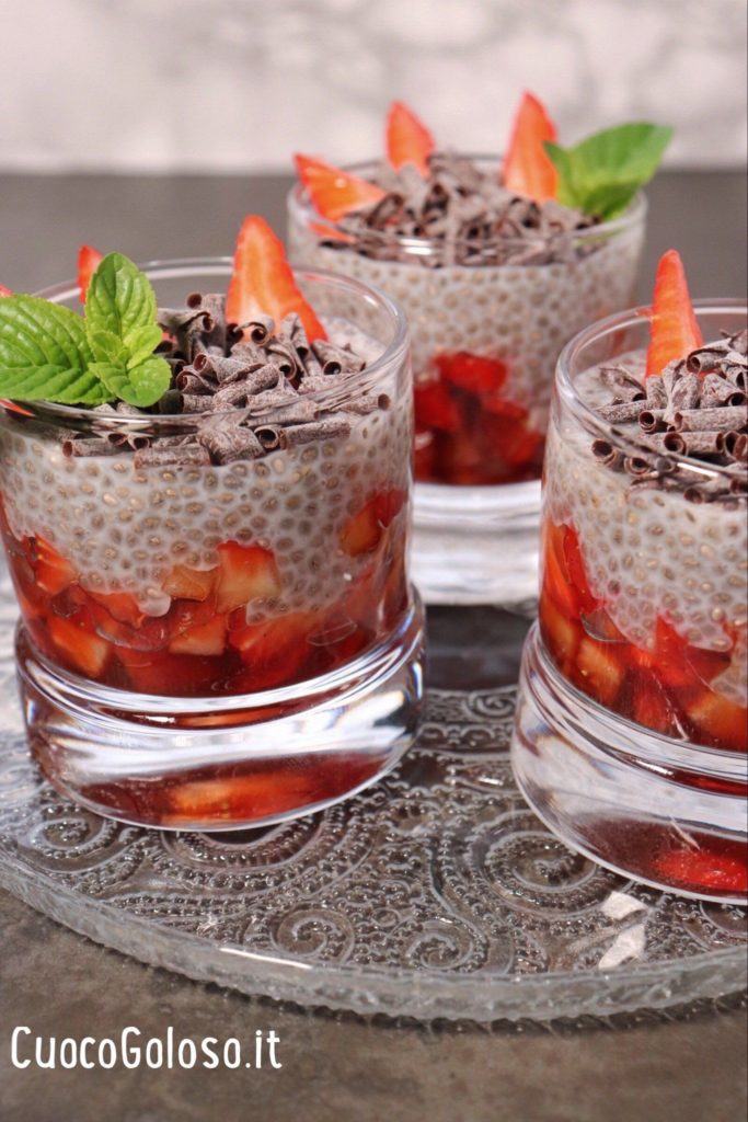 9ADB8ED7-CE26-4810-BEC3-628631273205-683x1024 Chia Pudding con Fragole e Riccioli di Cioccolato