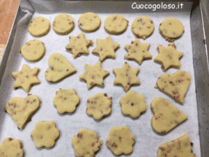 frollini-alla-pancetta.2-300x225 Frollini Salati con Pancetta Affumicata