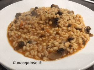 Zuppa-dOrzo-con-Funghi-e-Zucca-profumata-al-Timo.4-300x225 Zuppa d’Orzo con Funghi e Zucca profumata al Timo