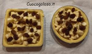 tortine-rustiche-con-mele-e-uvetta.3-300x175 Scrigni di Frolla all’Arancia ripieni di Mele e Uvetta
