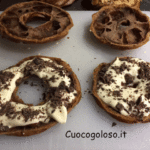 zeppole.6-150x150 Zeppole al Cacao con Crema Chantilly, Confettura di Fragole e Scaglie di Cioccolato