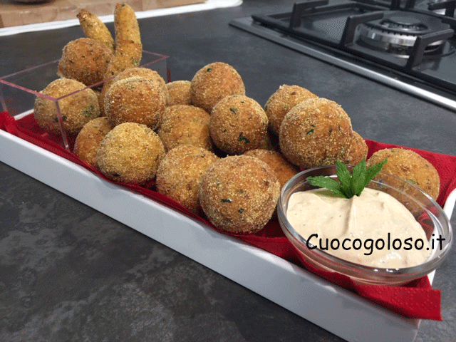 crocchette-di-quinoa-e-zucchine10 Polpette di Quinoa e Zucchine con Cuore di Scamorza Filante