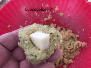 crocchette-di-quinoa-e-zucchine8-300x225 Polpette di Quinoa e Zucchine con Cuore di Scamorza Filante