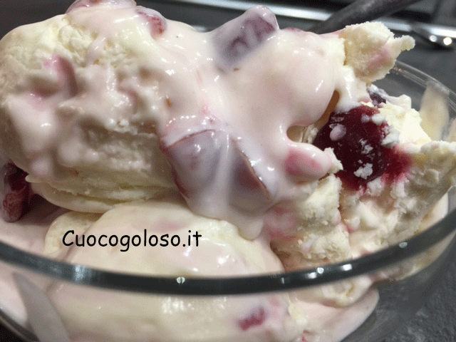 gelato-con-composta-di-ciliegie.5 Gelato con Composta di Ciliegie senza Gelatiera