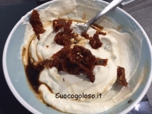 salsa-di-yogurt-greco-soia-e-pomodori-secchi-300x225 Salsa di Yogurt Greco con Pomodori Secchi e Menta