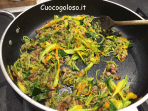 farfalle-con-pancetta-affumicata-zucchine-e-basilico.7-300x225 Farfalle con Zucchine Fiorite e Pancetta Affumicata