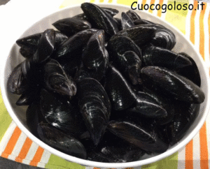 cozze-300x242 Cozze, Se non ti Lecchi le dita Godi solo a Metà