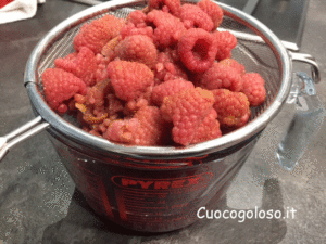 liquore-ai-lamponi-e-limoni.2-300x225 Crema liquorosa ai Lamponi e Limone