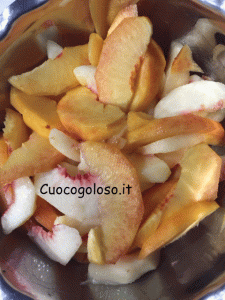 torta-capovolta-di-pere.8-225x300 Torta Capovolta con Pesche Caramellate e Mandorle