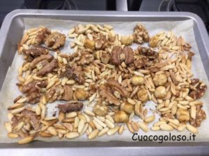 muffin-con-gelato-alla-crema-frutta-secca-e-cioccolato-300x225 Muffin al Gelato alla Crema con Frutta Secca e Cioccolato