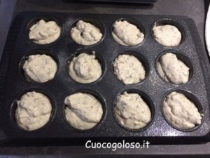 muffin-con-gelato-alla-crema-frutta-secca-e-cioccolato.4-300x225 Muffin al Gelato alla Crema con Frutta Secca e Cioccolato