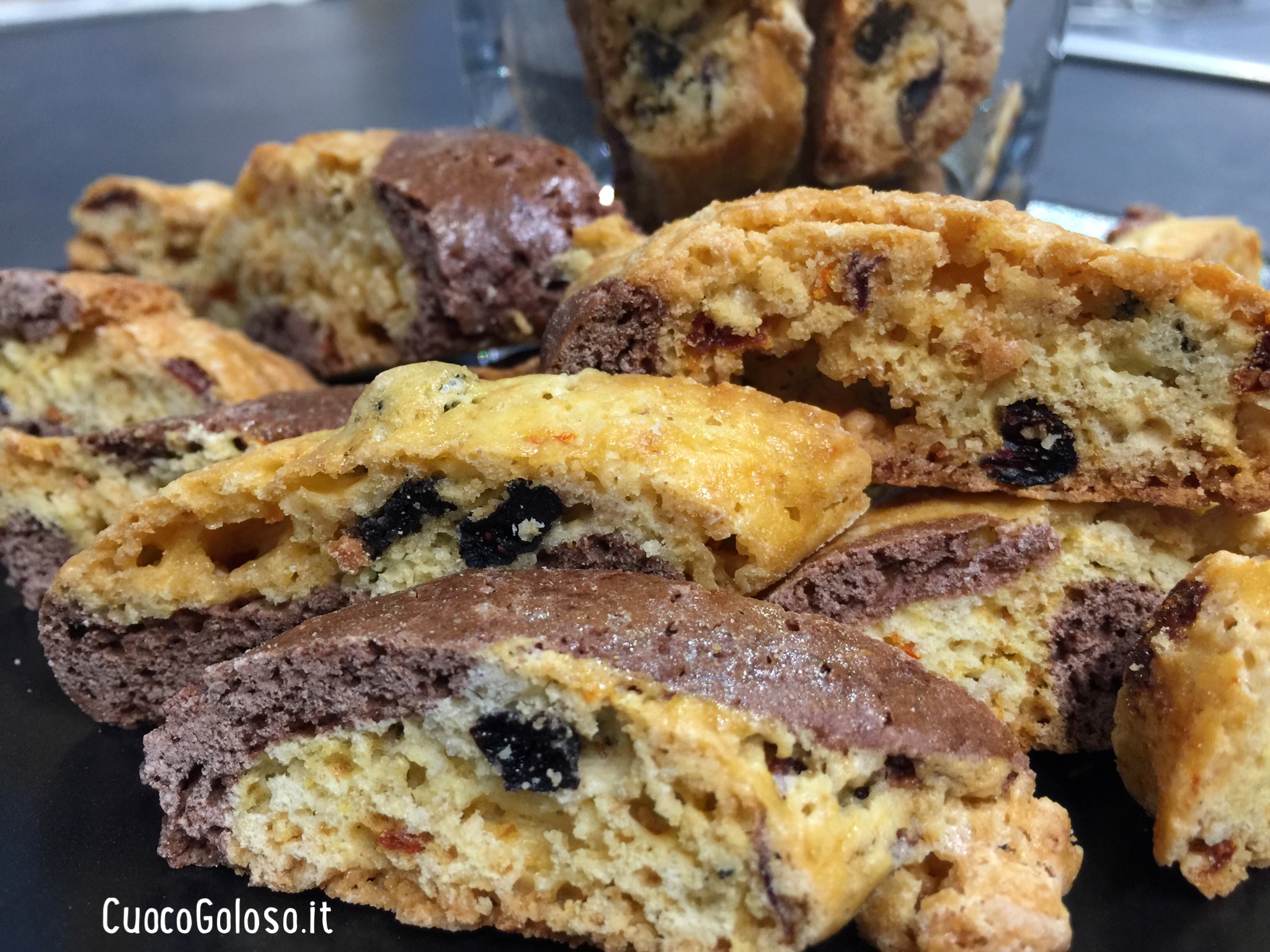 Tozzetti Con Cioccolato Bianco E Frutti Rossi