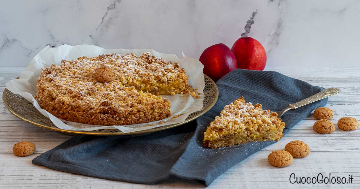 Torta Sbriciolata con Pesche e Amaretti