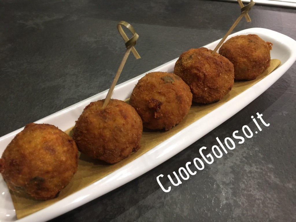 1E77089A-6A6B-498E-A8E5-C5E5BF7DB2B6-1024x768 Polpette di Riso Giallo con Melanzane, Provola e Origano