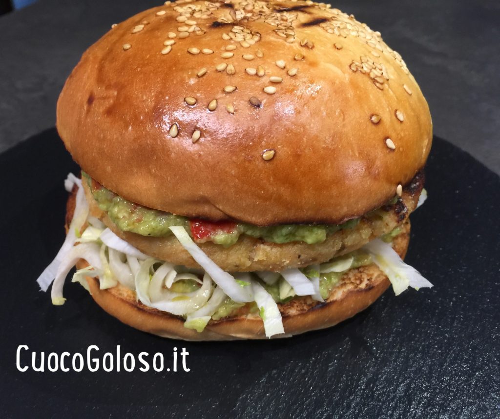 84C50264-4D1C-45FF-96DD-085F72E641C9-1024x859 Hamburger con Svizzera al Salmone, Indivia Belga e Guacamole