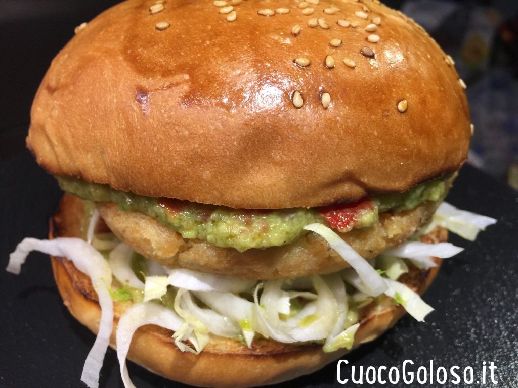 AA8C956E-DDA1-40DE-BE87-B0A59F962890-1024x768 Hamburger con Svizzera al Salmone, Indivia Belga e Guacamole