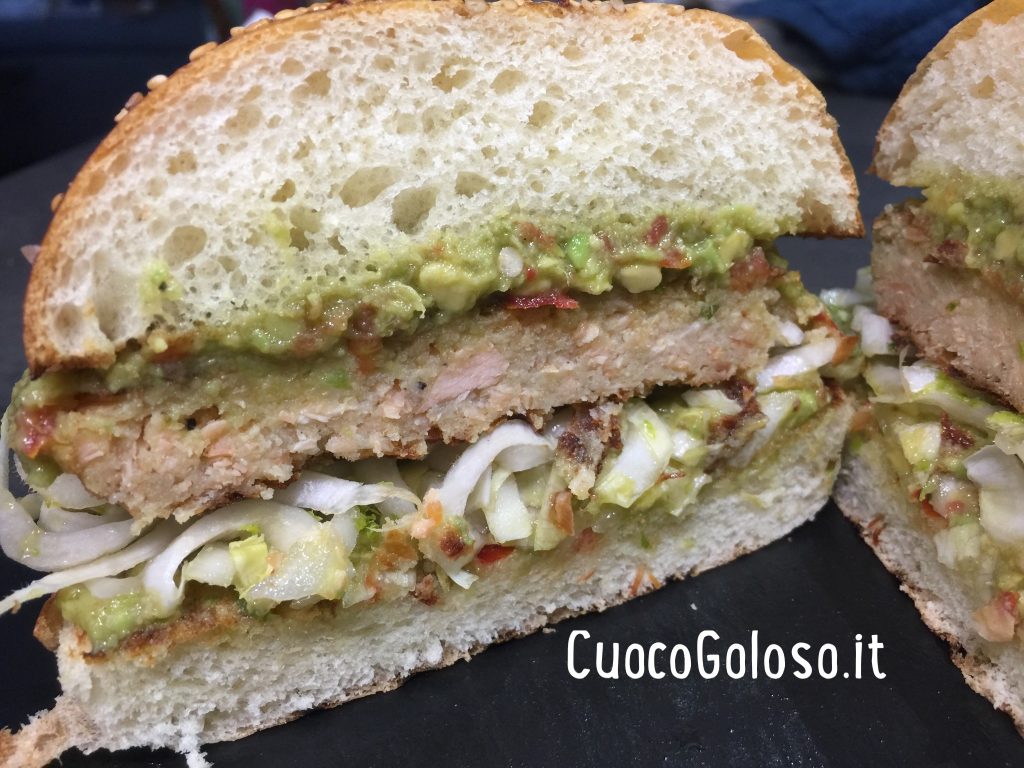 E79D265D-E38B-4DD3-A561-C10587B0CE21-1024x768 Hamburger con Svizzera al Salmone, Indivia Belga e Guacamole