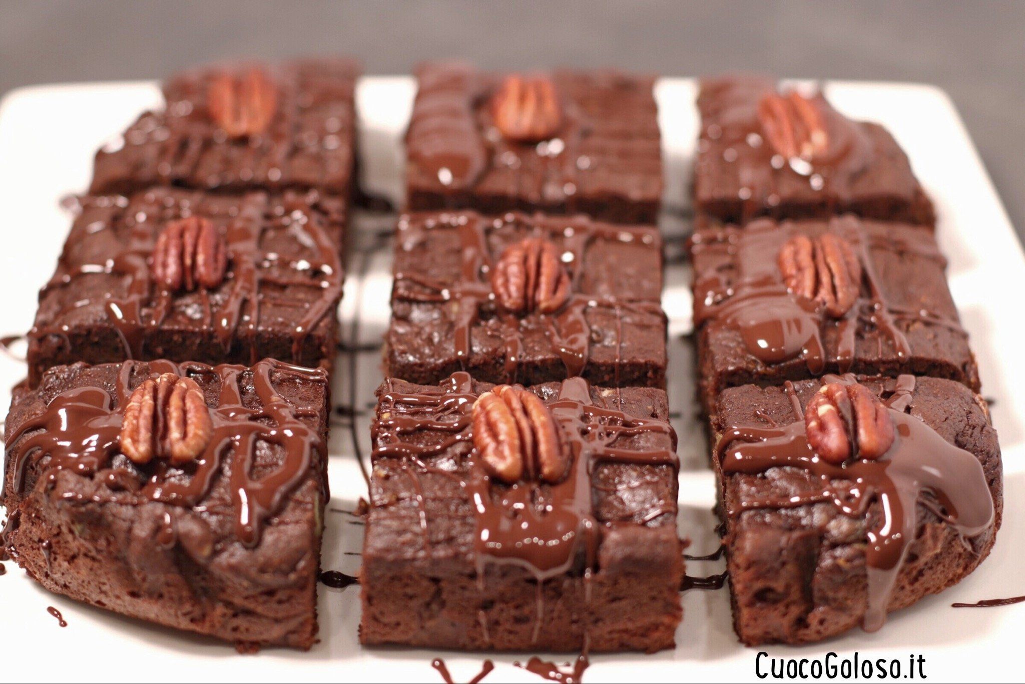 Brownies al Cioccolato Fondente e Noci Pecan con Avocado ...