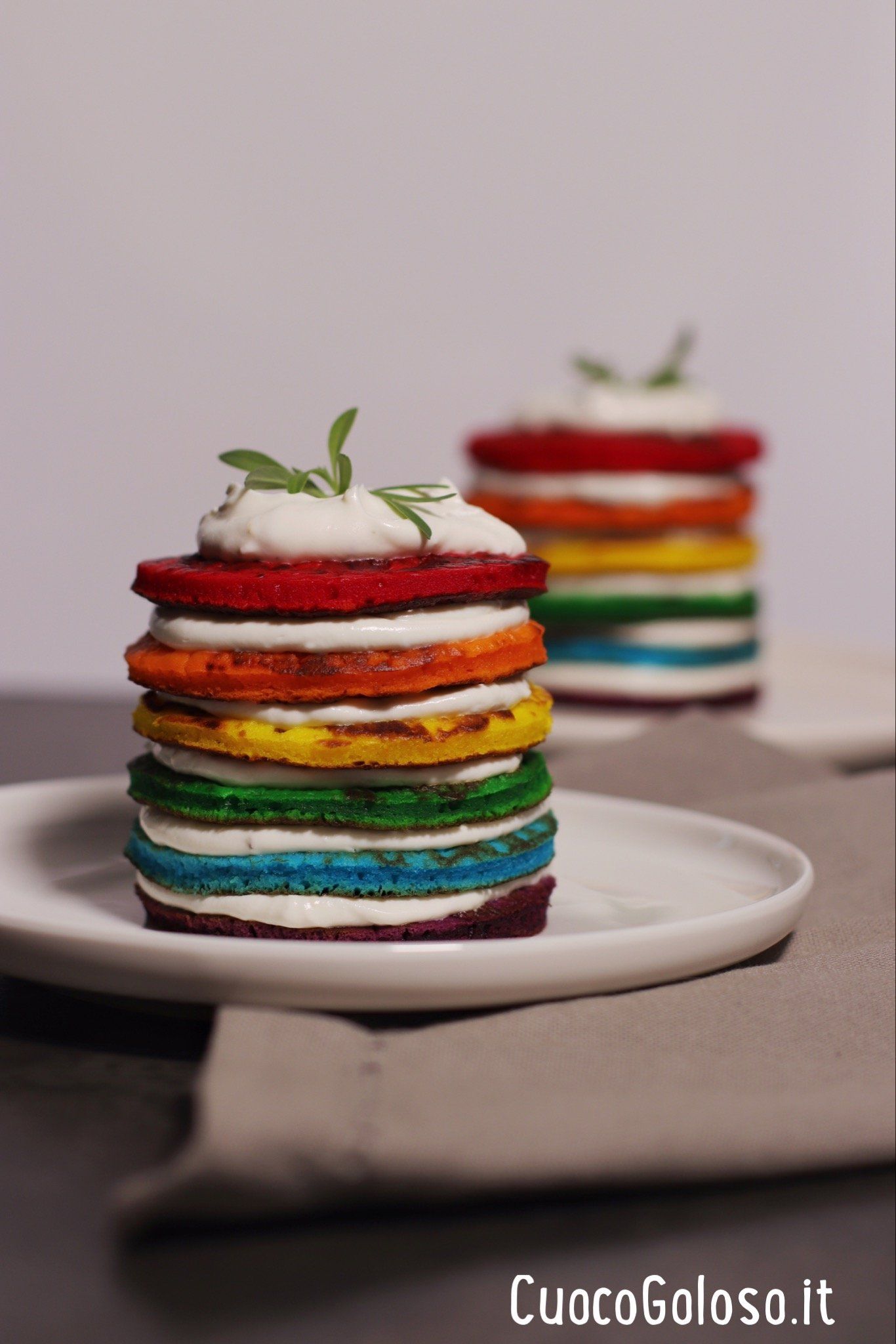 Rainbow Pancakes Salati con Crema di Formaggio Caprino e Limone