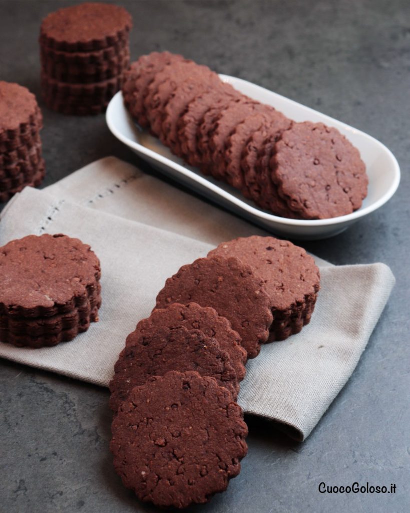 IMG_1786-819x1024 Biscotti al Cacao con Granella caramellata di Fave di Cacao