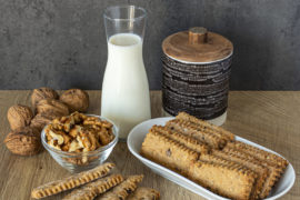 Biscotti Rustici con Farina di Farro, Noci e Gocce di Cioccolato