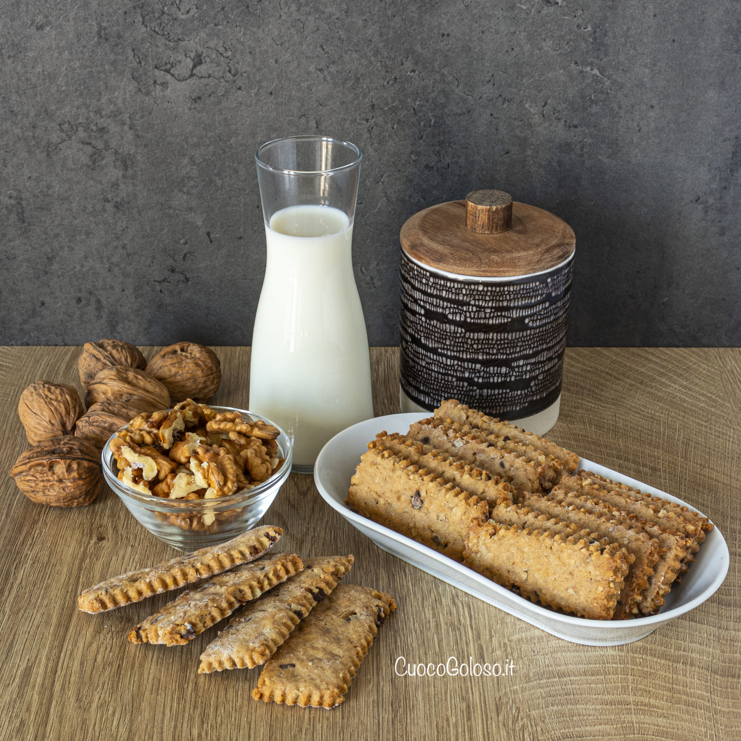 Biscotti Rustici con Farina di Farro, Noci e Gocce di Cioccolato