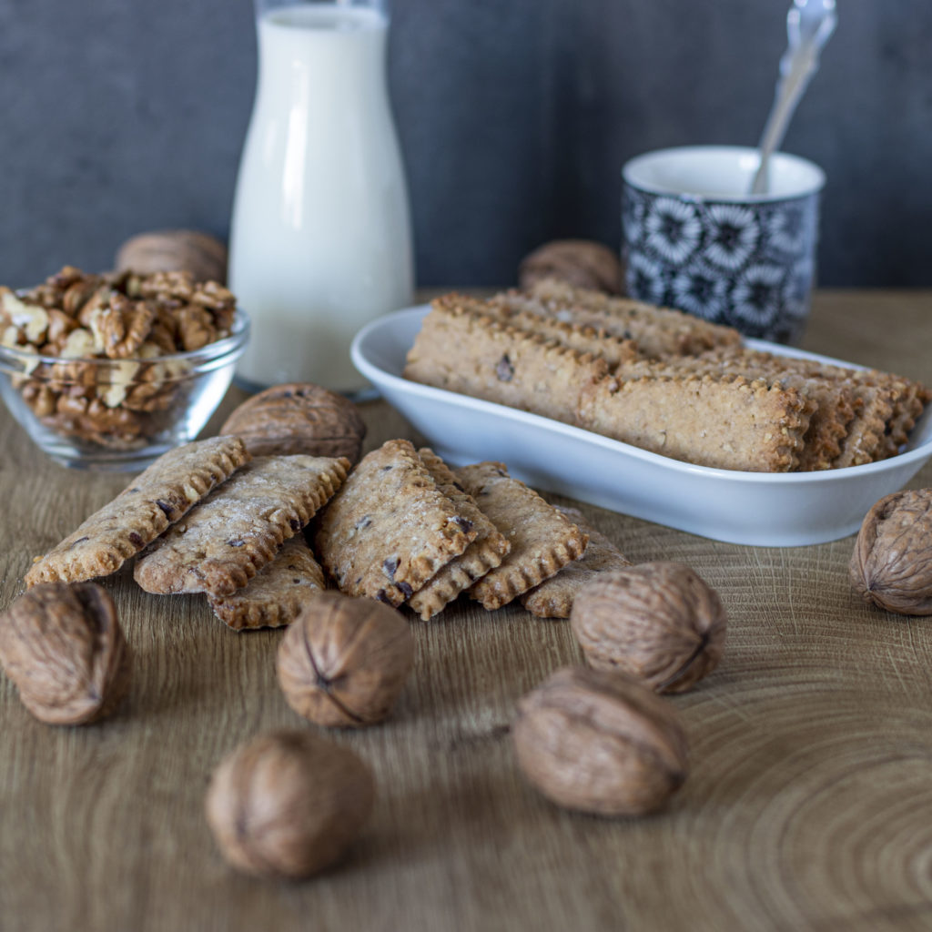 IMG_1962-1024x1024 Biscotti Rustici con Farina di Farro, Noci e Gocce di Cioccolato