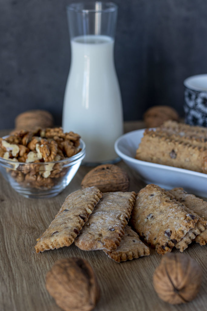 IMG_1963-scaled-683x1024 Biscotti Rustici con Farina di Farro, Noci e Gocce di Cioccolato