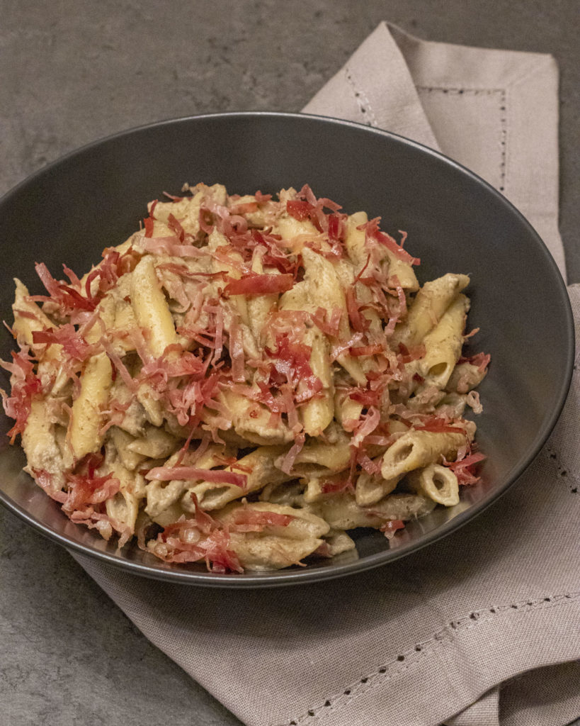 IMG_2041-scaled-819x1024 Penne Lisce con Crema di Carciofi, Robiola e Speck Croccante