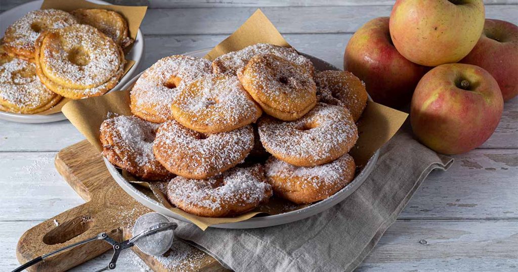 frittelle-di-mele-1024x538 Dolci per Carnevale, ricette golose e piene d'allegria